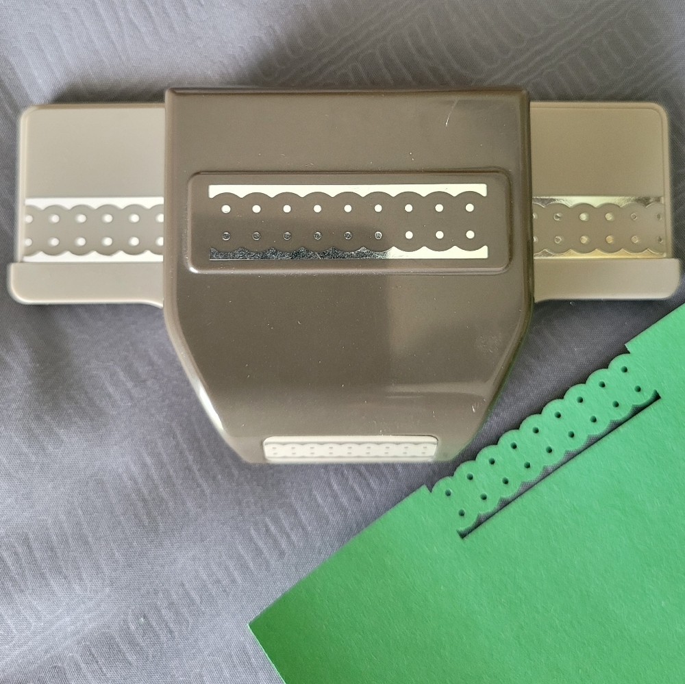 Stampin' Up Border Edge Scalloped Trim Punch